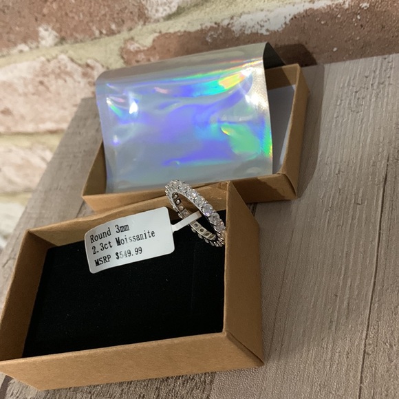 NWT- Moissanite 925 Silver Infinity Ring Size 8- Retails $550